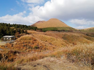 山の秋　　　阿蘇の風景(中岳噴火、草千里、阿蘇大橋、郷土料理)   熊本ツアー１日目    2021年11月4日