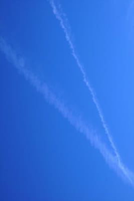 飛行機雲のVサイン