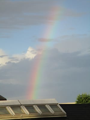 今朝　西の空に見事な虹が