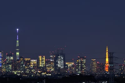 横浜市緑区からスカイツリーと東京タワーが並んで見える。