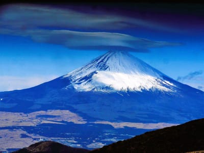 🗻【富士山にかかる雲と、天気の関係】笠をかぶると雨 !? 　雲の種類で予報できる？　「笠雲」と「つるし雲」