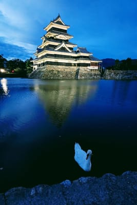 ★ 日没後の松本城♬