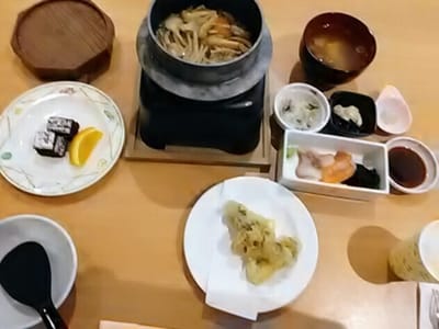 ２日目昼食　(郷土料理)　(北海道５つの乗物遊覧ツアー２日目)　2023年９月27日