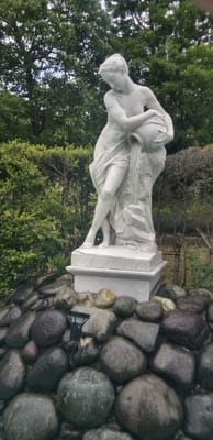 イタリア公園・泉の像