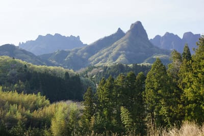 金鶏山筆頭岩を中心に表妙義岩峰群を眺めながら次の目的地へ