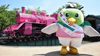 鳥取若桜鉄道のピンクの蒸気機関車とトリピー(^^♪