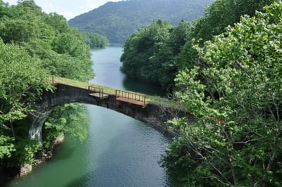 旧上士幌線「タウシュベツ川」にかかる橋
