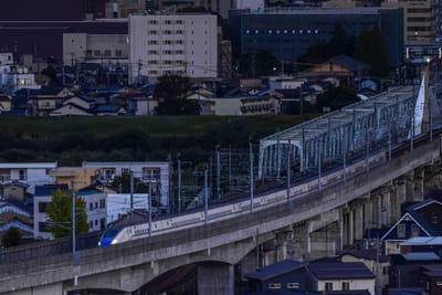 富山駅を発車