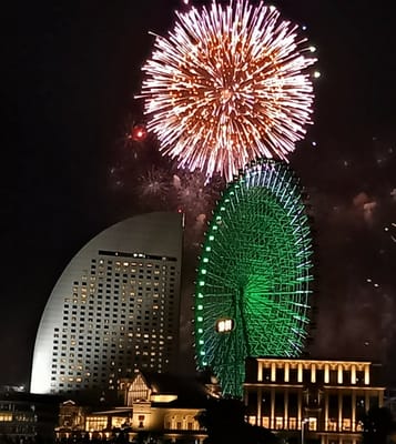🎆🎇首都圏最大級、25分間で約2万発の花火が打ち上がる「みなとみらいスマートフェスティバル2023」