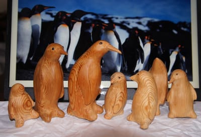 ハンドスカルプチャー　南極のペンギンたち