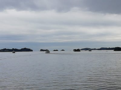 遊覧船が通る松島の島々　　　松島、五大堂他   最後の観光地  (三陸ツアー3日目⑥)    2021年10月19日