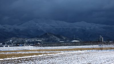 雪雲と田圃