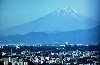 　　❄　 碧空に映える秋富士 🗻 山頂の雪は減少　 ❄