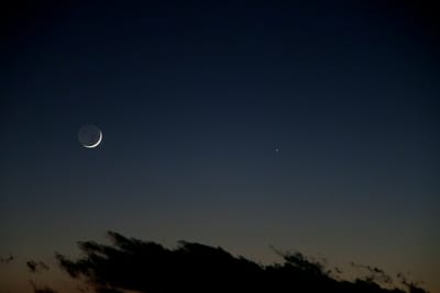 細い月と水星の接近