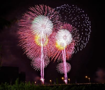 　🎆　横浜港で通年で週末に花火！「横浜スパークリングトワイライト」都市型花火で首都圏最大規模　 🎇