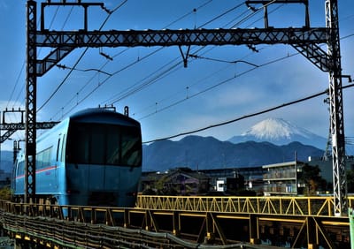 🚞 　MSE (60000形)　 東京メトロと小田急を結ぶ 　🗻富士山と、青い🛤小田急ロマンスカーとのコラボ