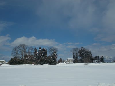 雪と冬の空