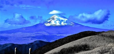　　　　　🗻　　富士山に笠雲　　🗻　
