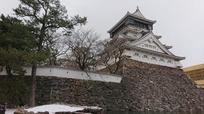雪化粧している小倉城🏯２