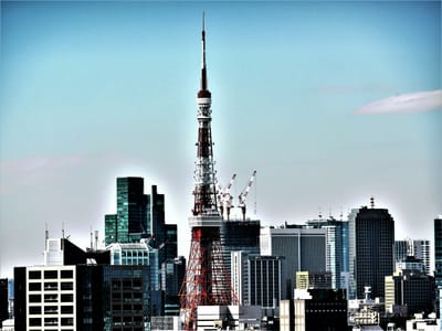 　　　"レインボー・プロムナード"から見る "東京タワー"
