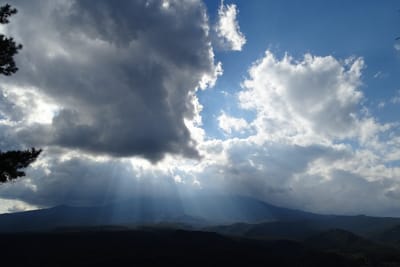 黒雲…光芒…御嶽山