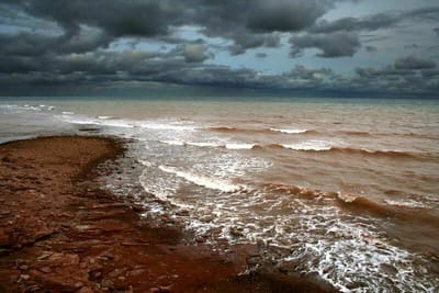 「赤毛のアン」のプリンス・エドワード島　誰もいない海・赤い海岸2