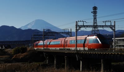 ☆ お気に入りの " ロマンスカーと🗻富士山のコラボ " が、美しい 松田町の "神山清水公園"