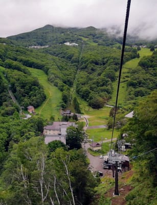眺望はイマイチ   下り ゴンドラ  リゾートゴンドラ山頂駅～終点   2022年7月23日 