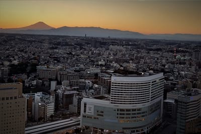 🗻「ザ・タワー横浜北沖」展望台から見る"富士山夕景" ！