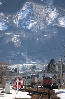 富山の鉄道冬景色　城端線終着駅城端