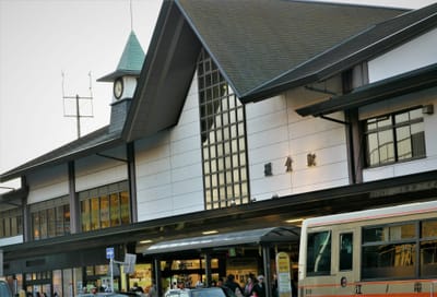 　　　　　"鎌倉駅"（かまくらえき）Kamakura　東口