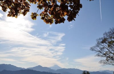 ひこうき雲と富士山