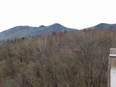 大入道・剣が峰・釈迦が岳・御岳山・鶏頂山　画面右端に写っているのは