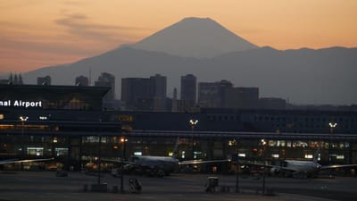 富士山と飛行機のコラボ ～ 夜景編