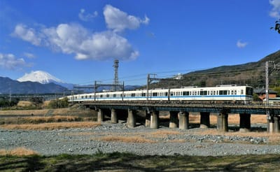 　　　　🚋 小田急普通電車と、富士山とのコラボ 🗻
