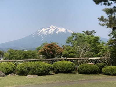 藤田記念庭園からの岩木山