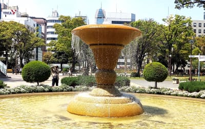 　　　　横浜市中区、横浜公園の噴水　⛲