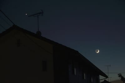 金星と細い月（地球照）