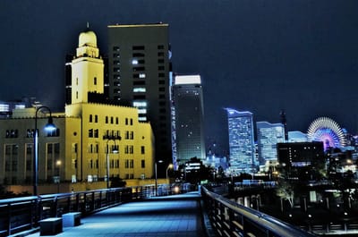 ☆流れ星級のインパクト？スペイン代表FW、ライトアップされた横浜の”夜景写真”披露" … 横浜みなとみらい"地区