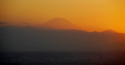 都庁から見る " 富士山の夕景 "