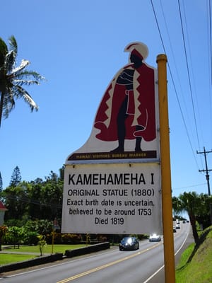 ハワイ島最北端の地、カメハメハ大王像とポポロ渓谷