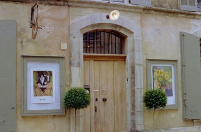 南フランス・ProvenceのLourmarin村の画廊