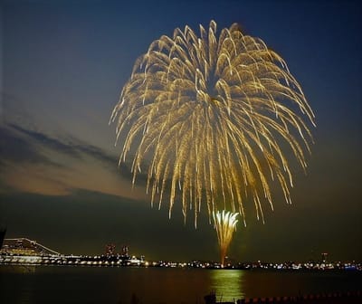 <再投稿>　☆3000発の大輪の花火が、公園海上を彩る !!!