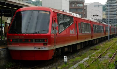 「YYのりものフェスタ」＜キンメ電車＞伊豆急行2100系の車両を展示。