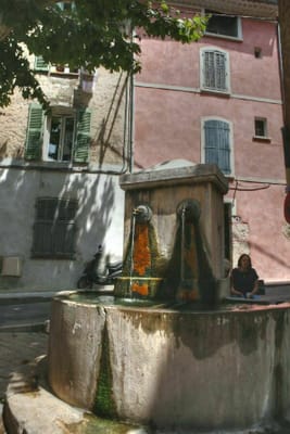ProvenceのSalerne村の泉