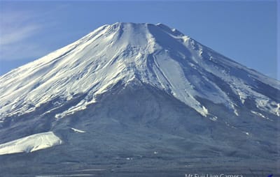 🗻 富士山ようやく冬化粧 ⛄　青空に映える荘厳な姿 !!