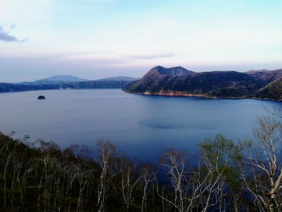 「全容くっきり」　　４度目の正直  摩周湖が見えた    (ひがし北海道秘境探訪ツアー１日目)    2023年５月20日
