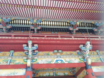 「楼門の屋根装飾」これで最後  祐徳稲荷神社    (ハウステンボスと絶景ツアー１日目)     2023年５月11日