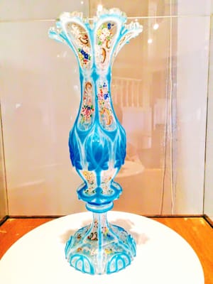 「きれいな花瓶」　華麗なるギヤマンミュージアム　　　(佐賀長崎県ツアー3日目)　　　2023年10月31日
