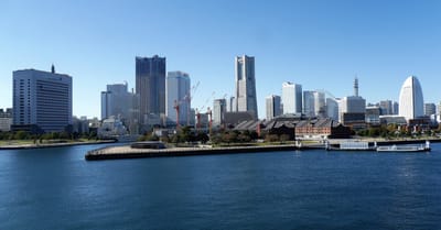 　横浜港、大さん橋から見る、"みなとみらい21 (MM21) "